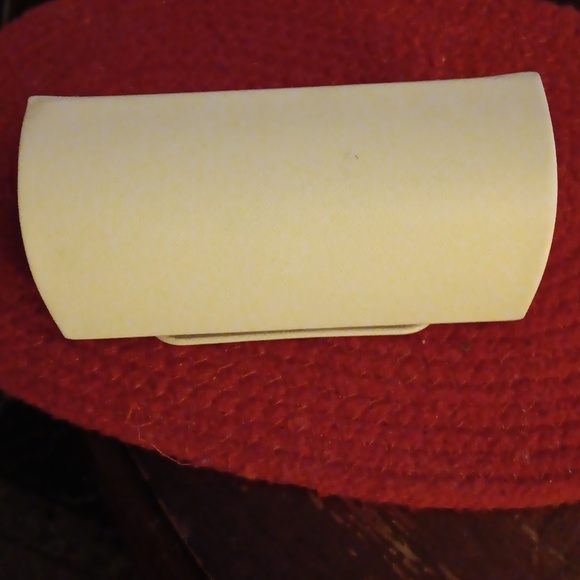 MK EYEGLASS CASE - Picture 5 of 8